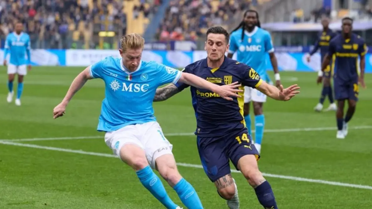 Pemain Napoli, Scott McTominay, mencetak gol penyeimbang saat timnya bermain imbang 1-1 melawan Parma di Stadion Ennio Tardini.