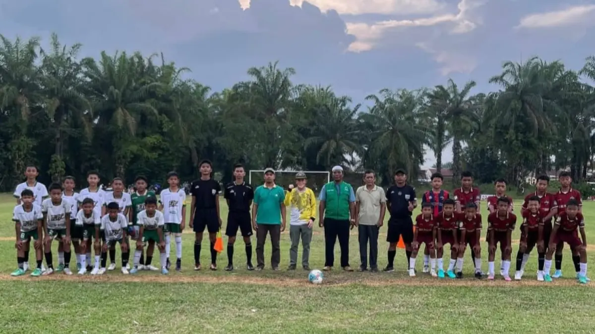Turnamen Liga Kualuh Selatan U-14 2026 resmi dibuka di Labura, diikuti 9 tim. Jadi ajang pembinaan dan lahirkan talenta sepak bola muda.