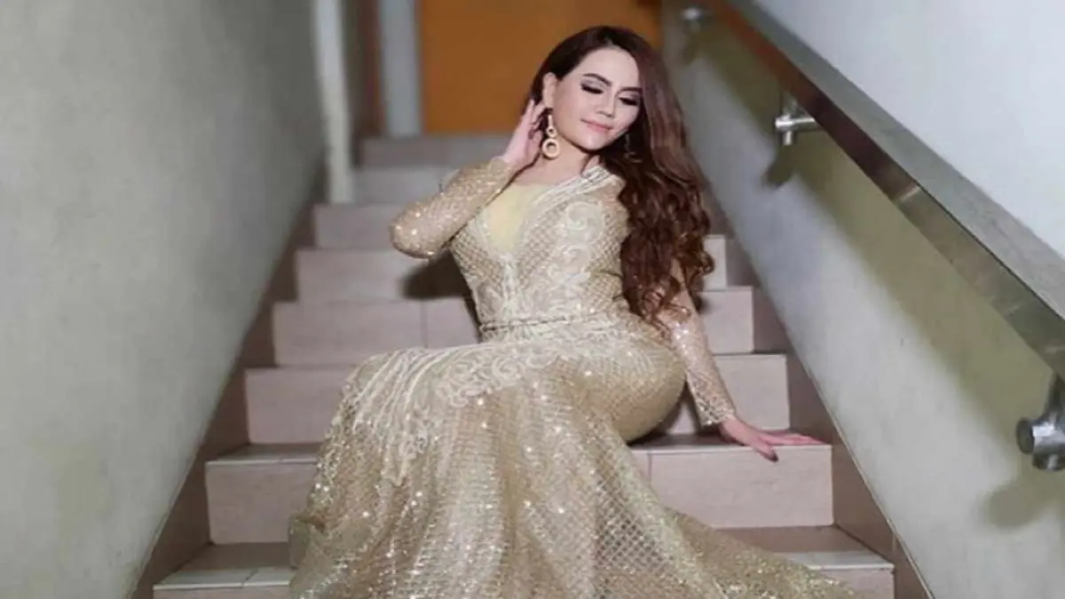 Nita Thalia usai menjalani operasi facelift dan kantung mata. Ia mengaku menghabiskan ratusan juta rupiah demi menunjang penampilan.
