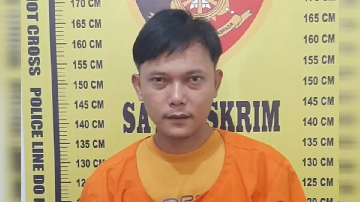 Pelaku A (37) diamankan polisi usai menyayat wajah istrinya menggunakan cutter di Pematangsiantar, Senin (13/4). 