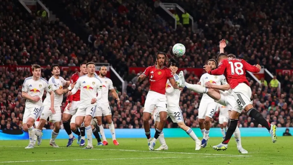 Pemain Leeds United Noah Okafor mencetak dua gol saat mengalahkan Manchester United 2-1 di Old Trafford.