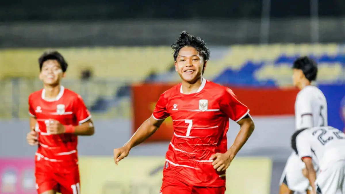 Pemain Timnas Indonesia U-17 merayakan gol dalam laga pembuka Grup A Piala AFF U-17 2026 melawan Timor Leste di Stadion Gelora Joko Samudro, Gresik, Senin (13/4/2026) malam WIB.