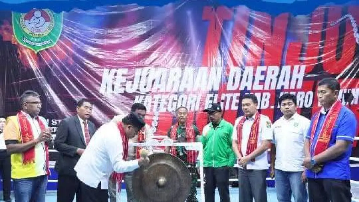 Bupati Karo Antonius Ginting membuka Kejurda Tinju Amatir Elite Pra Porprovsu Sumut 2026 di Taman Mejuah-juah Berastagi.