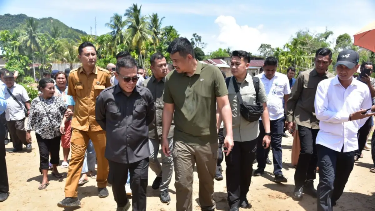 Gubernur Sumut Bobby Nasution bersama Bupati Tapanuli Tengah Masinton Pasaribu meninjau lokasi rehabilitasi Sungai Aek Tolang dan Sungai Aek Sibuluan di Tapteng.