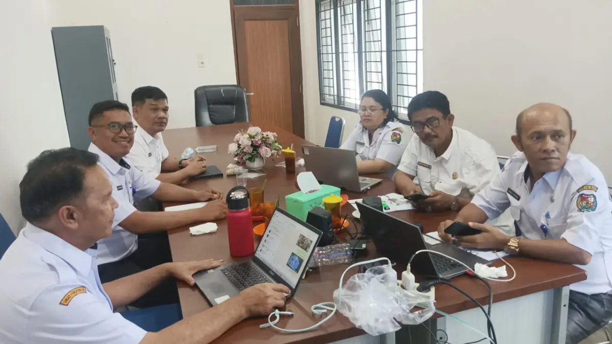 Kadis Pendidikan Karo Leonard Bastian Girsang memberikan keterangan terkait penganggaran honor guru PPPK paruh waktu bersertifikasi.