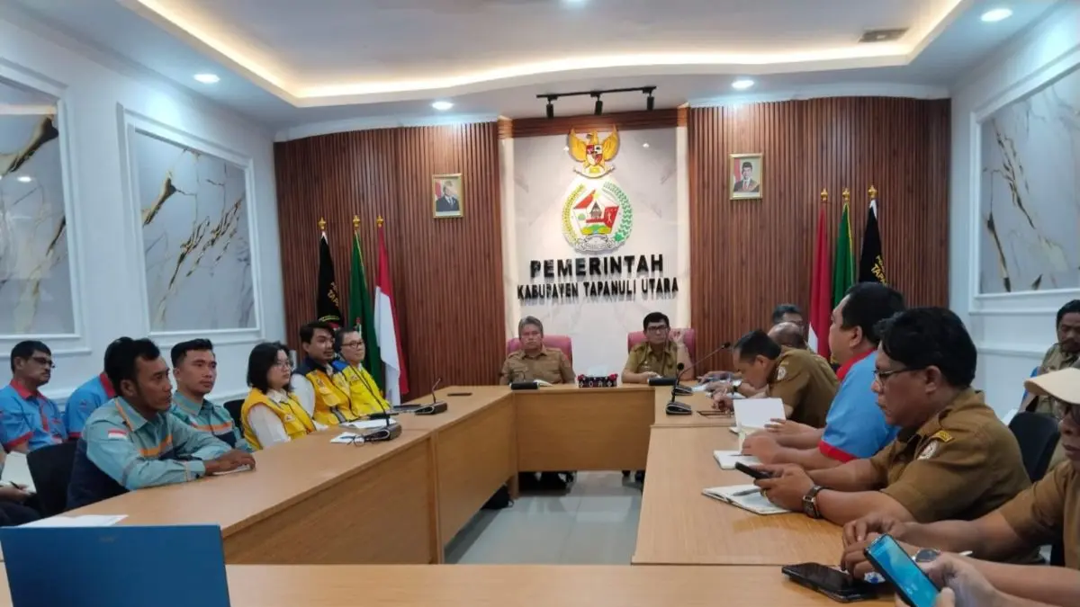Rapat koordinasi Pemkab Tapanuli Utara membahas percepatan penyediaan air bersih bagi warga huntap pascabencana di Kecamatan Adiankoting.