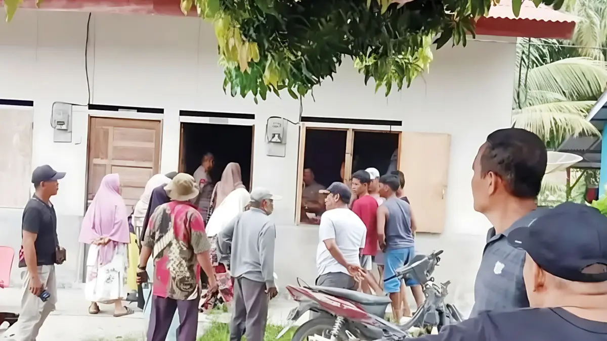 Rumah kontrakan di Desa Perkebunan Teluk Panji, Labusel, lokasi ditemukannya kepala SD Negeri 13 dalam kondisi tewas tergantung.