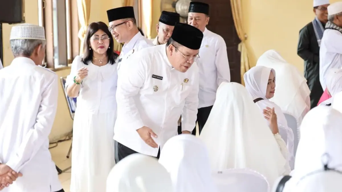 Wali Kota Pematangsiantar memberikan arahan saat pembukaan bimbingan manasik haji bagi 110 JCH di Gedung Serbaguna Brimob.