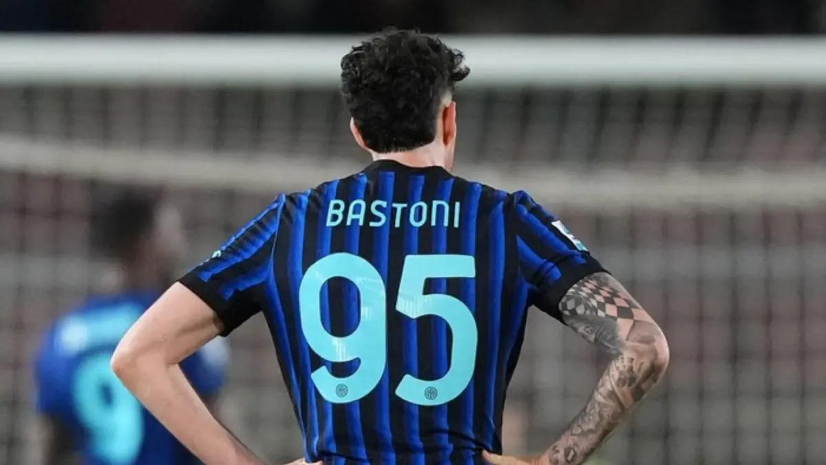 Alessandro Bastoni saat membela Inter Milan di Serie A di tengah rumor transfer ke Barcelona usai kontroversi bersama timnas Italia.