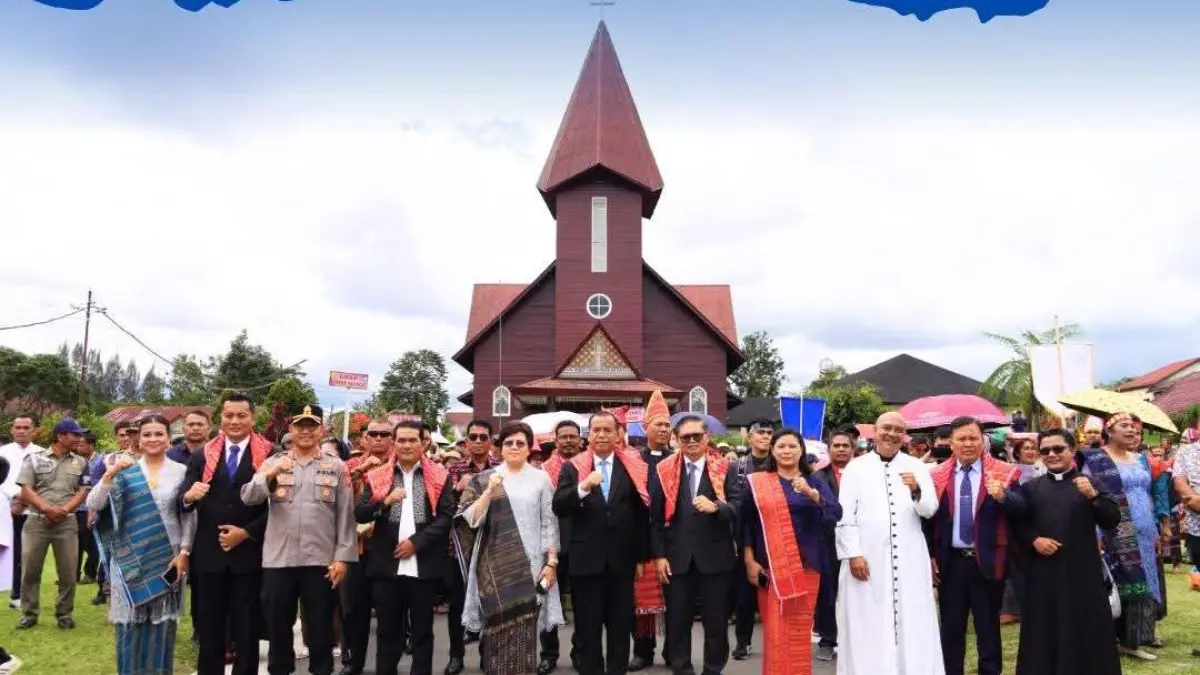 Bupati Karo Antonius Ginting bersama Forkopimda mengikuti pawai Paskah Oikumene 2026 dari GBKP Kota menuju Jambur Milala Mas.