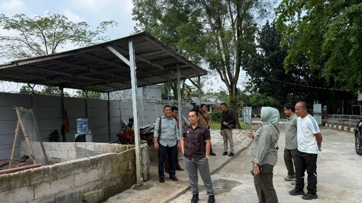 Bupati Padang Lawas Putra Mahkota Alam Hasibuan meninjau teknologi pengolahan sampah di Mabes TNI Cilangkap, Jakarta, Selasa (14/4/2026).