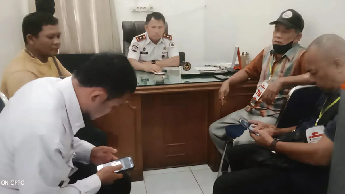 Kalapas Kelas IIB Tanjungbalai, Refin Tua Simanullang, memberikan keterangan kepada media terkait hasil razia dan kondisi lapas yang dipastikan bersih dari narkoba.