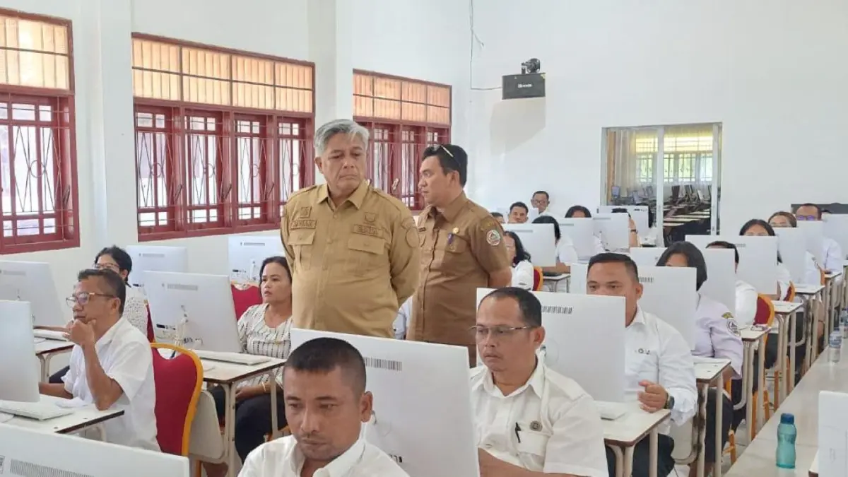 Peserta mengikuti Seleksi Bakal Calon Kepala Sekolah (SBCS) yang digelar Dinas Pendidikan Tapanuli Tengah di SMA Negeri 1 Matauli Pandan.