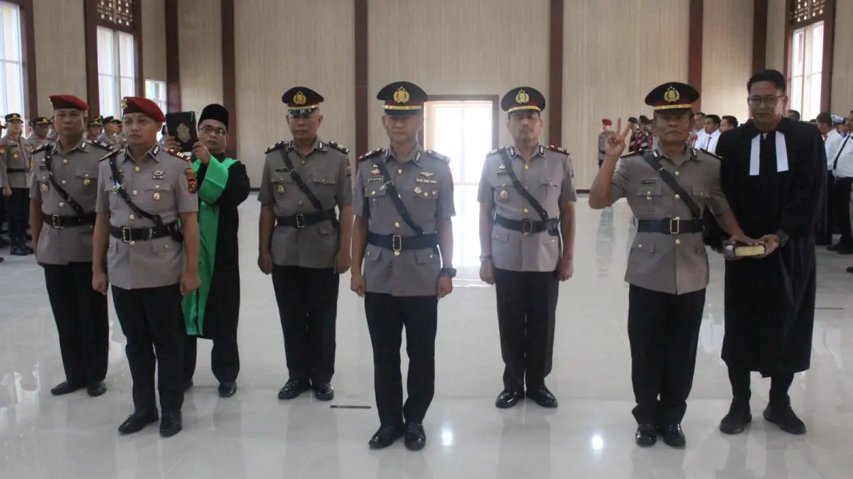 Prosesi serah terima jabatan pejabat utama Polres Simalungun sebagai bagian dari penataan organisasi dan peningkatan kinerja pelayanan kepolisian.
