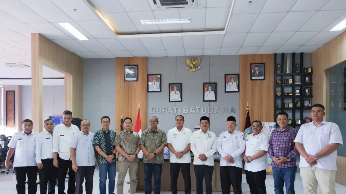 Wakil Bupati Batu Bara, Syafrizal, menerima paparan PT Sanmata Cahaya Abadi terkait penjajakan kerja sama penyediaan air bersih di Kantor Bupati Batu Bara, Rabu (15/4/2026).