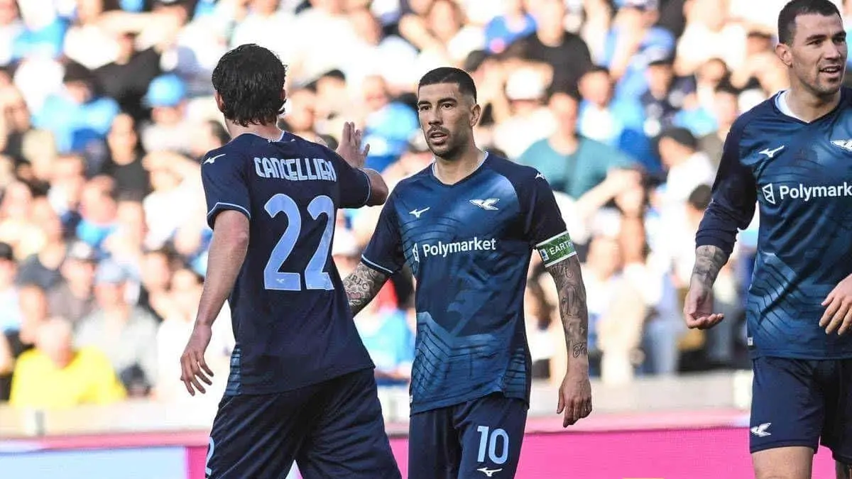 Pemain Lazio merayakan gol ke gawang Napoli pada laga Serie A di Stadio Diego Armando Maradona, Sabtu (18/4/2026) malam WIB.