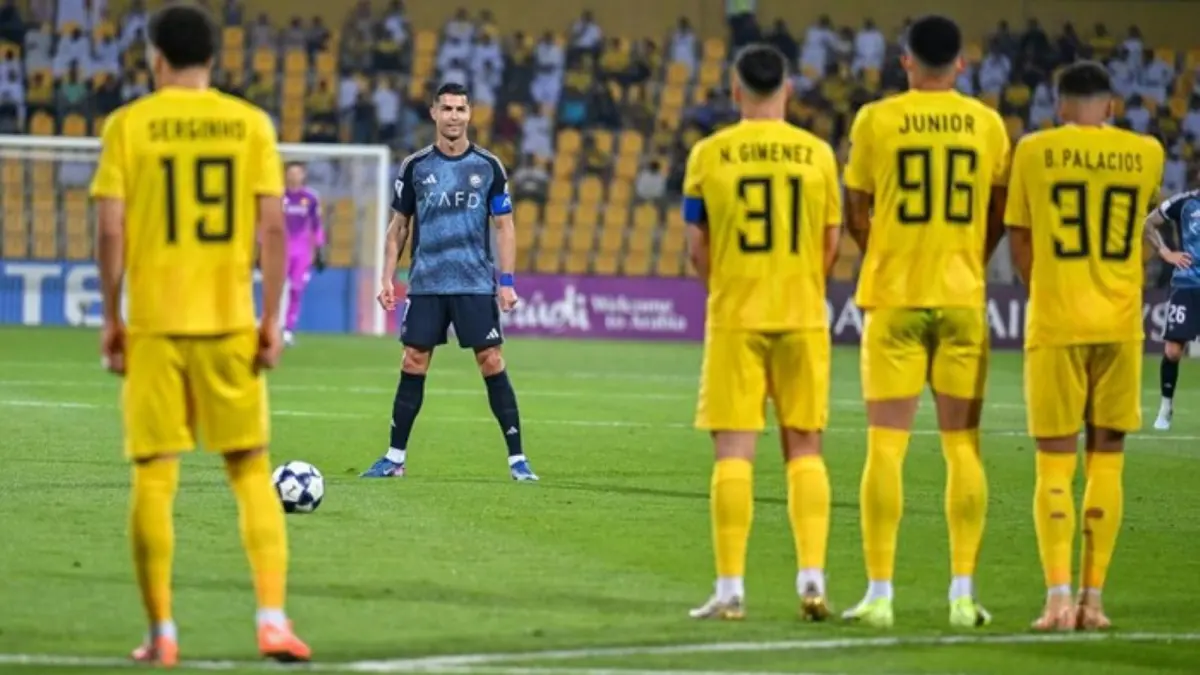 Cristiano Ronaldo merayakan gol saat Al Nassr menang telak 4-0 atas Al Wasl dan melaju ke semifinal Liga Champions Asia.