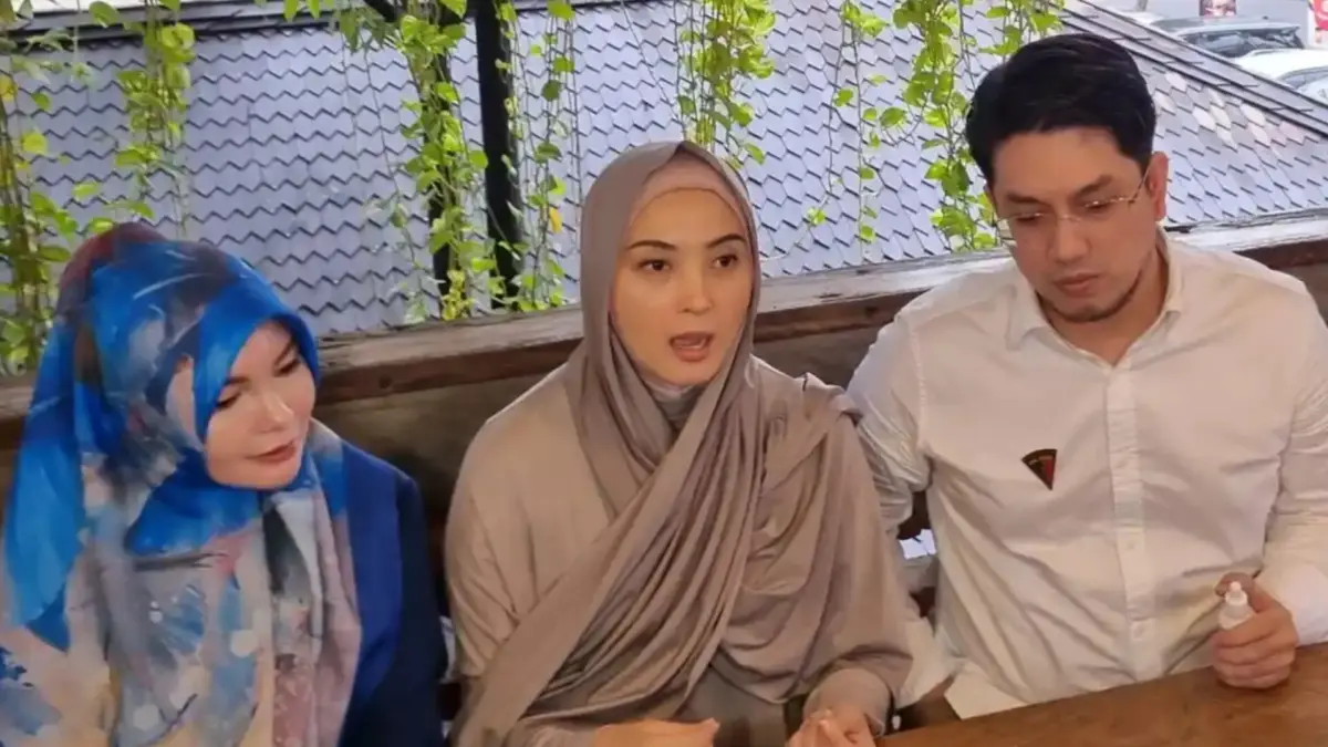 Della Puspita rela menjual rumah demi mewujudkan impian anaknya.