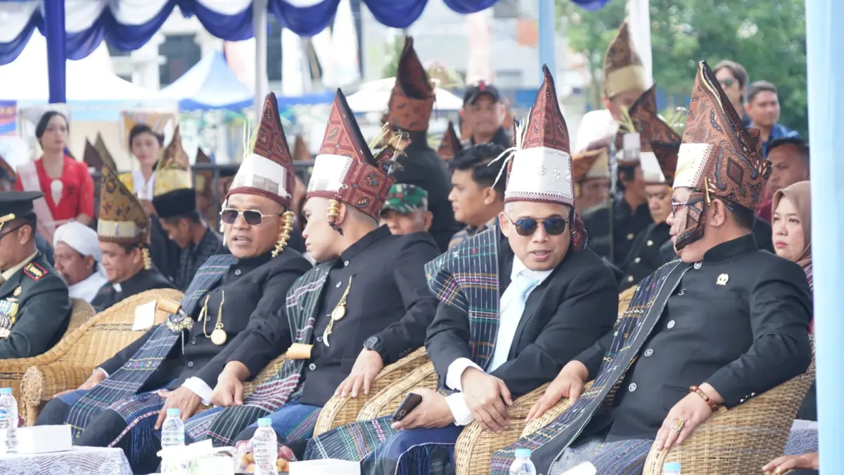 Direktur Utama Bank Sumut Heru Mardiansyah bersama Bupati Simalungun Anton Achmad Saragih pada peringatan Hari Jadi ke-193 Simalungun di Pematang Raya.