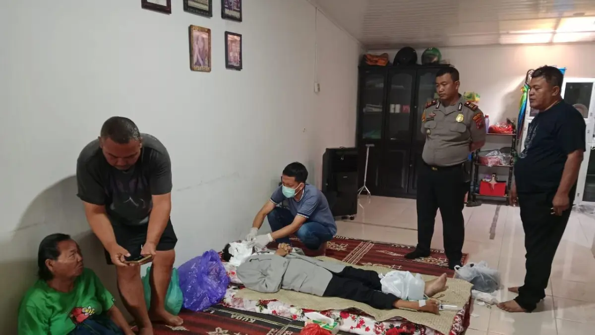 Jenazah Jon Roy Purba disemayamkan di rumah duka setelah ditemukan meninggal di parit kawasan Perumnas Batu VI, Simalungun.