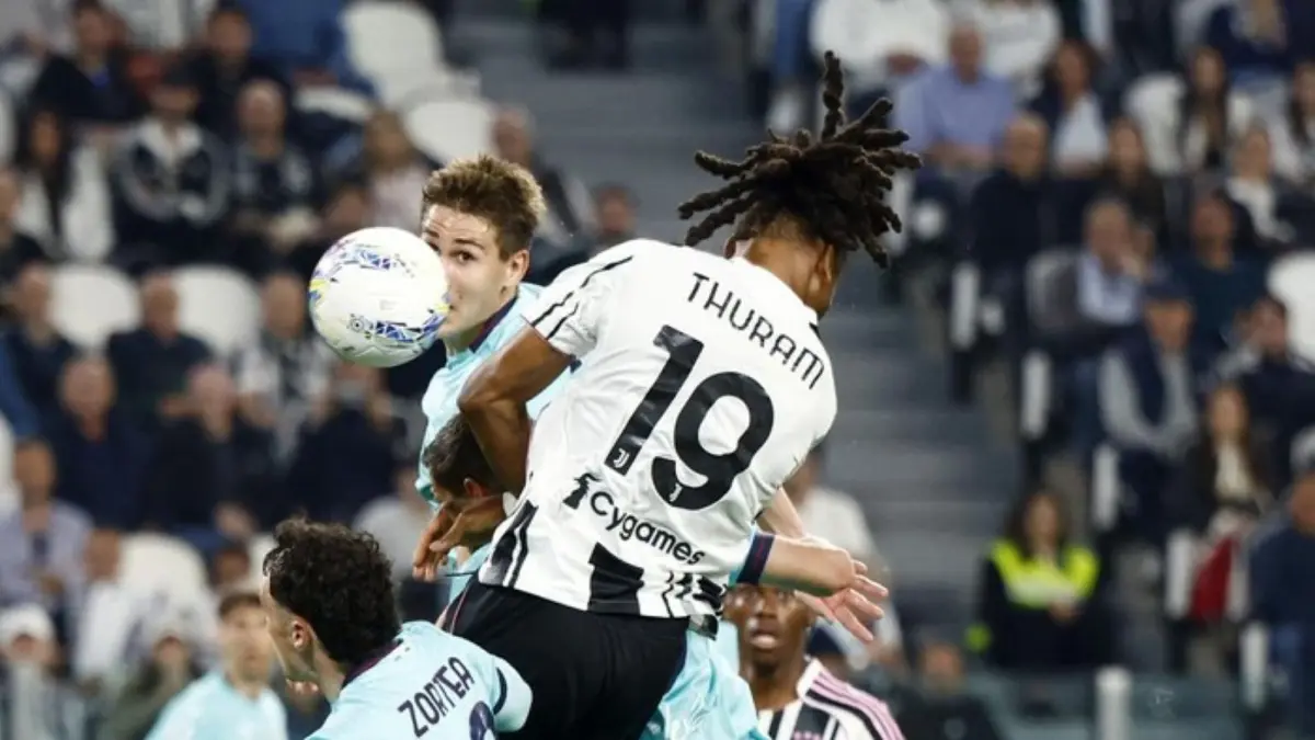 Jonathan David merayakan gol cepat Juventus ke gawang Bologna di Allianz Stadium.