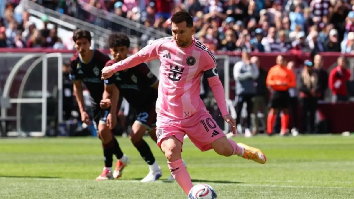 Lionel Messi merayakan golnya bersama Inter Miami saat menghadapi Colorado Rapids di lanjutan MLS 2026.