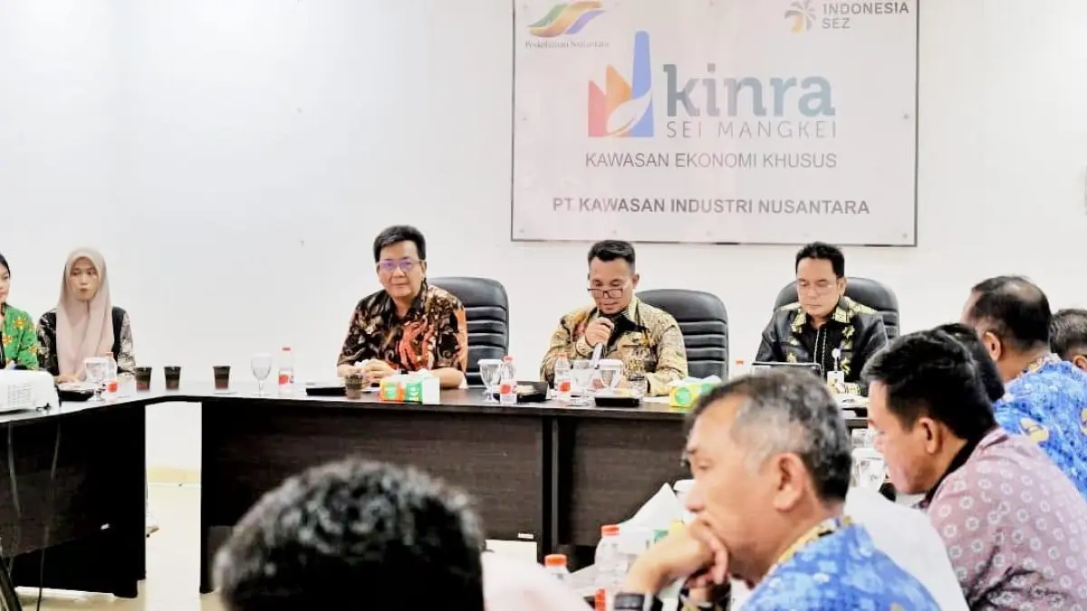  Pertemuan Pemkab Simalungun bersama pengusaha dan pengelola KEK Sei Mangkei membahas percepatan pengembangan kawasan industri dan investasi. 