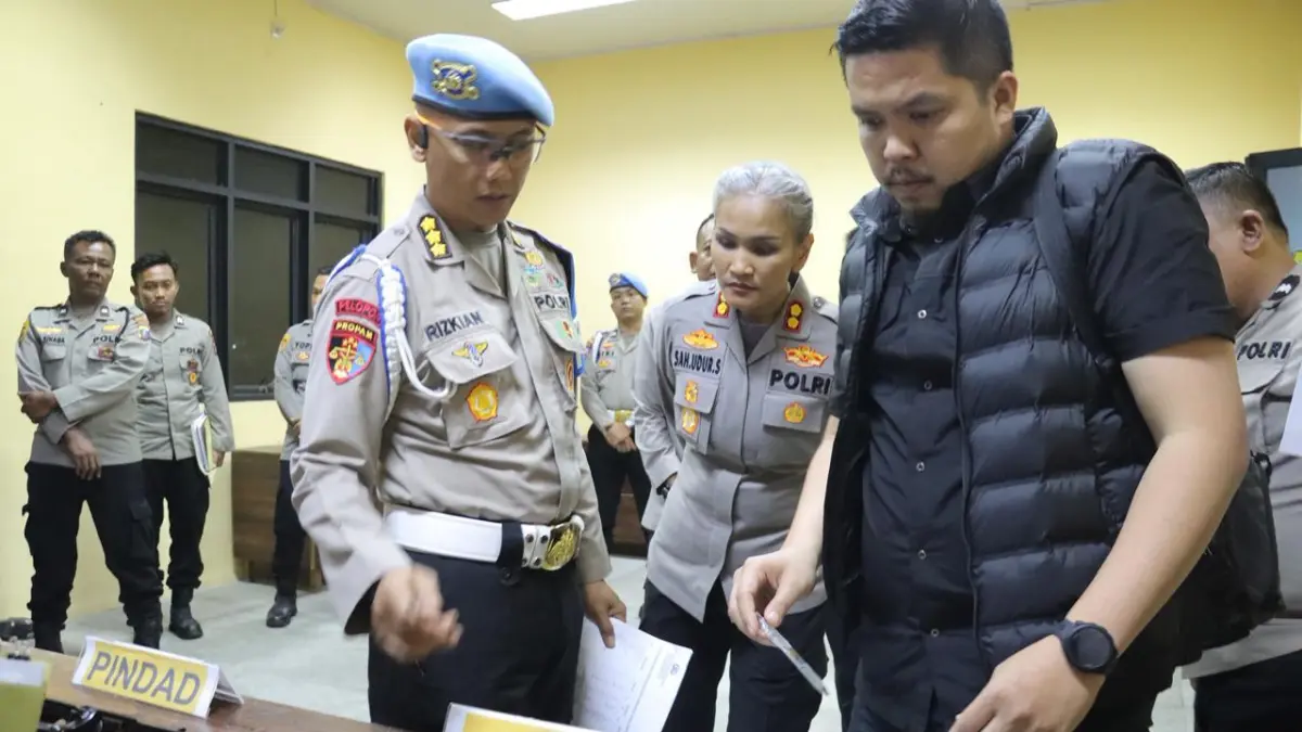 Tim Divpropam Mabes Polri melakukan pemeriksaan senjata api di gudang senpi Polres Pematangsiantar.