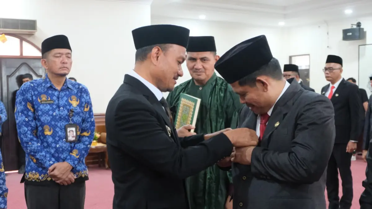 Wali Kota Tanjungbalai Mahyaruddin Salim melantik 11 pejabat Jabatan Pimpinan Tinggi Pratama di lingkungan Pemko Tanjungbalai.