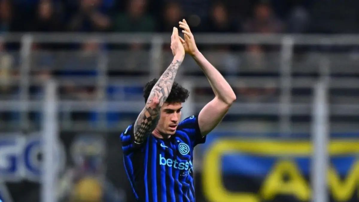 Alessandro Bastoni saat memperkuat Inter Milan, bek andalan yang dipastikan tidak akan dilepas ke Barcelona.