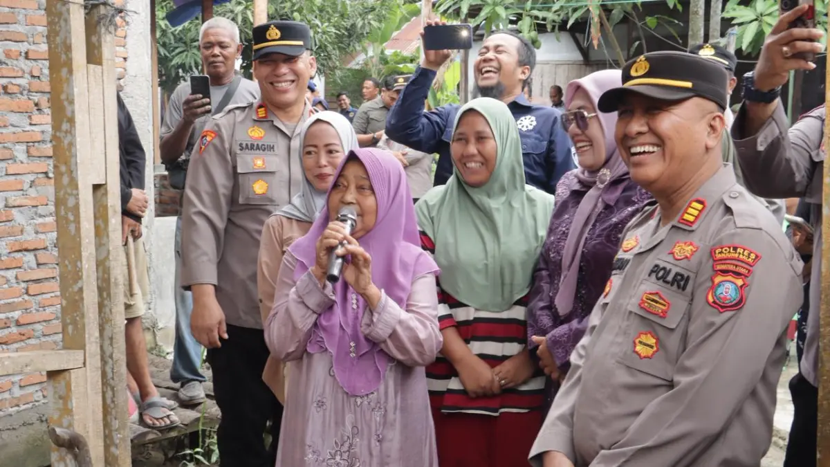 Kapolres Tanjungbalai Welman Feri memimpin peletakan batu pertama renovasi Jembatan Merah Putih di Jalan Kelong, Kecamatan Teluk Nibung.
