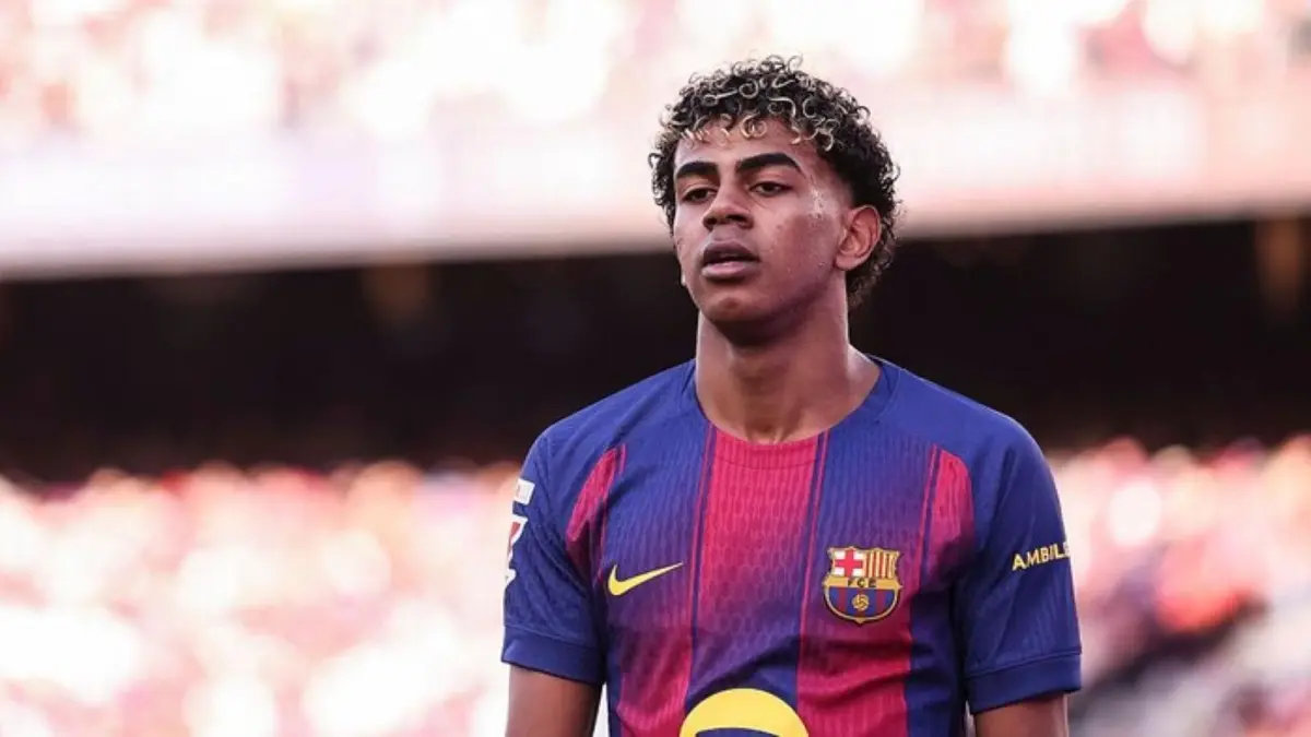 Lamine Yamal saat beraksi bersama Barcelona, pemain muda yang dinilai memiliki gaya bermain mirip Neymar oleh legenda Brasil Cafu.