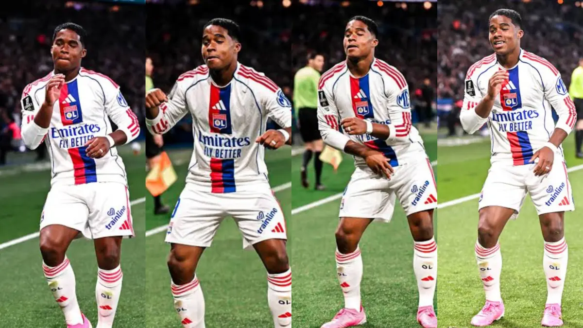 Penyerang Lyon, Endrick, melakukan selebrasi kontroversial usai mencetak gol ke gawang PSG di Parc des Princes.