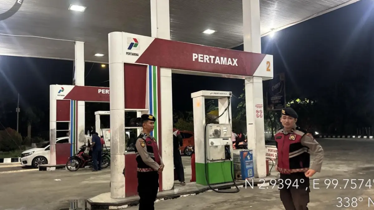 Personel Satuan Samapta Polres Tanjungbalai menggelar Patroli Perintis Presisi dan Patroli Reaksi Cepat (PRC) menyisir sejumlah titik rawan kejahatan di Kota Tanjungbalai, Minggu (19/4/2026).