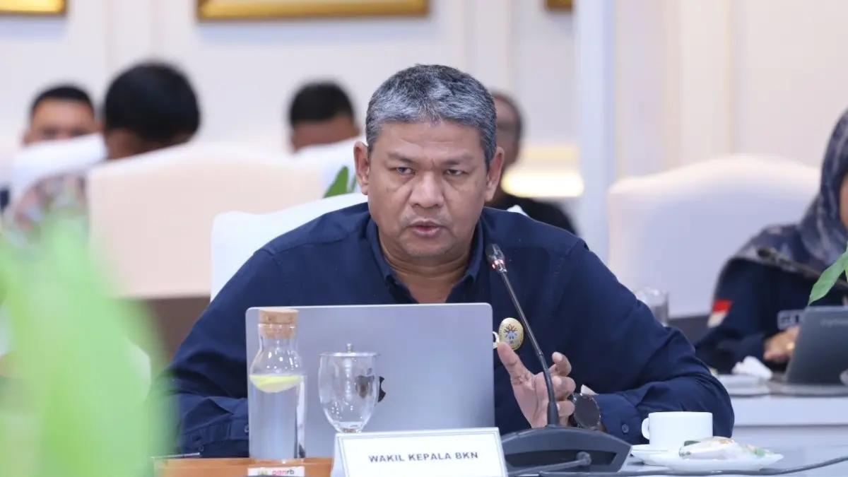 Wakil Kepala BKN Suharmen menyampaikan data pengalihan 38 ribu lebih penyuluh pertanian menjadi ASN pusat dalam rapat bersama DPR RI di Senayan.