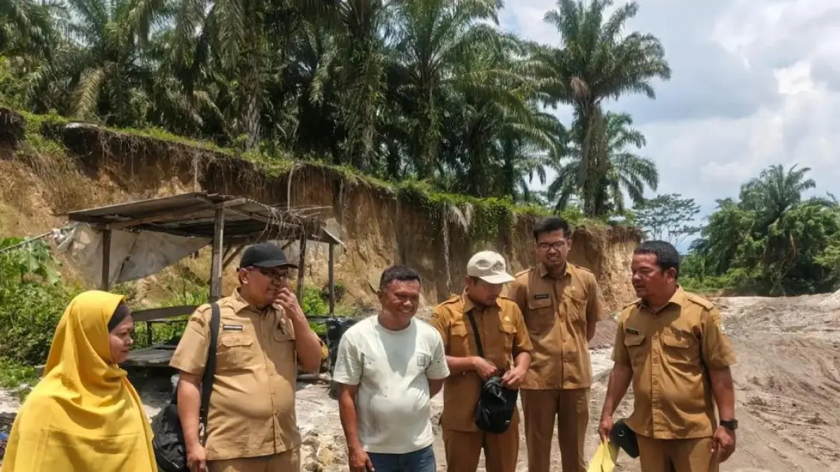 Tim Cabang Dinas Wilayah III Pematangsiantar meninjau lokasi tambang batu yang diduga ilegal di Tapian Dolok, Simalungun.