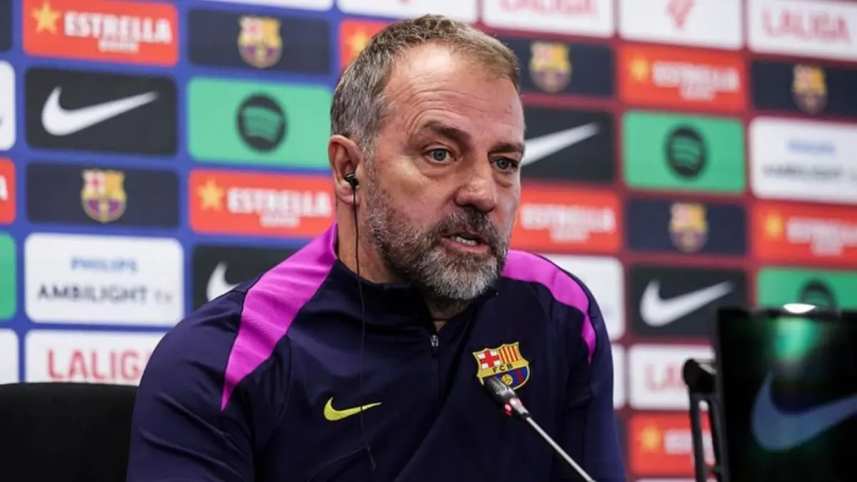 Hansi Flick menyatakan siap memperpanjang kontraknya di Barcelona hingga 2028 setelah sukses membawa tim meraih treble domestik.