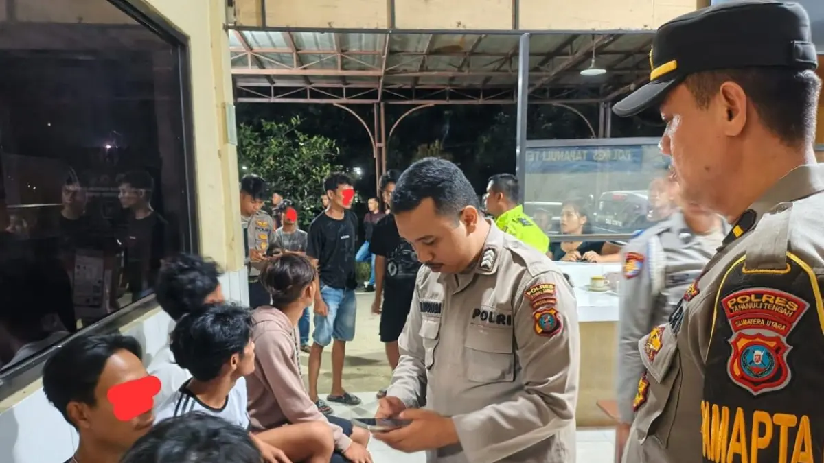 Polres Tapteng gagalkan tawuran remaja di Rusunawa Pandan. Parang diamankan, situasi berhasil dikendalikan tanpa bentrokan.