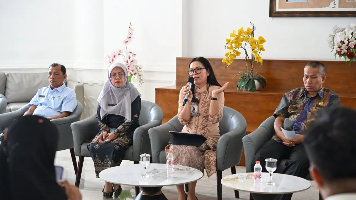 Desni Maharani Saragih menyampaikan capaian literasi Sumatera Utara dalam temu pers yang digelar Dinas Komunikasi dan Informatika Provinsi Sumatera Utara di Kantor Gubernur Sumut, Medan.