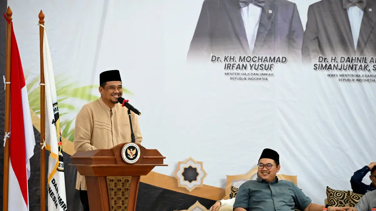 Gubernur Sumatera Utara Bobby Afif Nasution memberikan sambutan saat pelepasan jemaah haji Kloter 2 asal Langkat di Medan.