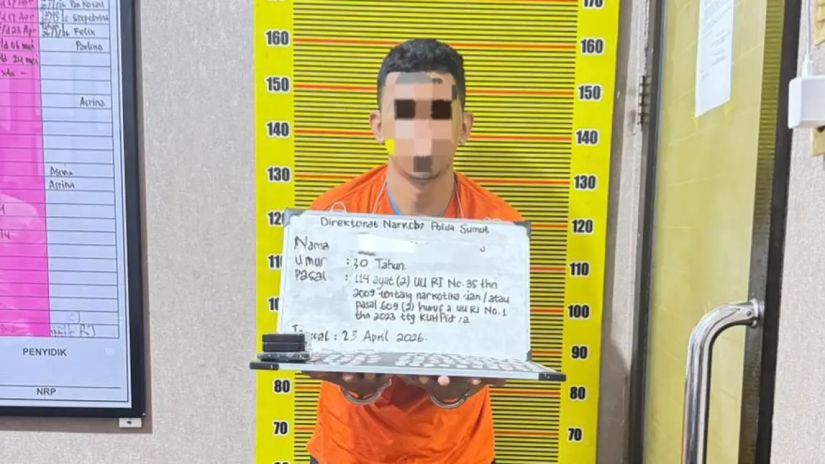 Petugas Ditresnarkoba Polda Sumut menunjukkan barang bukti 86 paket sabu hasil pengungkapan kasus di Pematang Siantar.