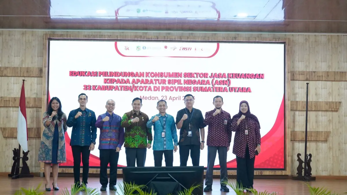 Petugas OJK Sumut memberikan edukasi kepada ASN se-Sumatera Utara terkait bahaya pinjaman online ilegal dan kejahatan keuangan digital di Medan.