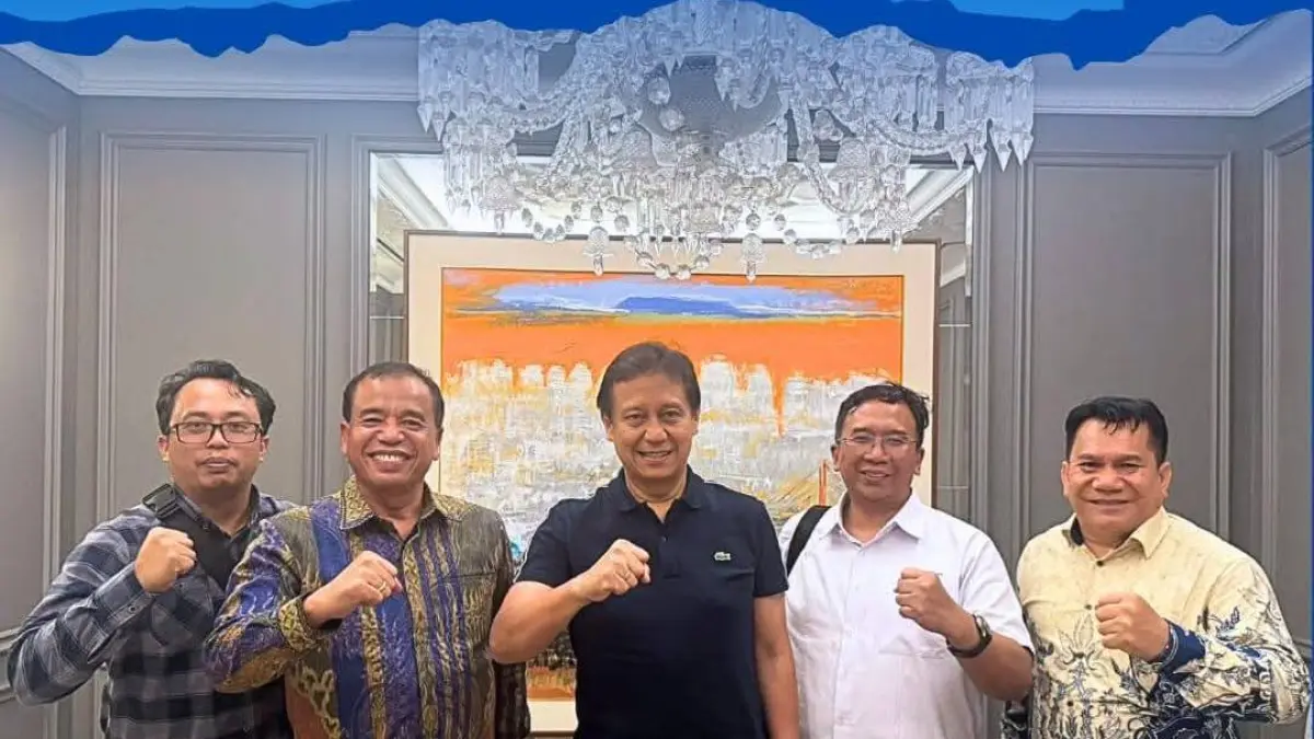 Bupati Karo Antonius Ginting saat bertemu Menteri Kesehatan Budi Gunadi Sadikin membahas rencana pembangunan RSUD Karo di Jakarta.