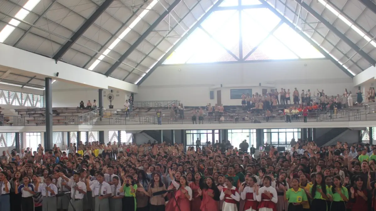 Kebaktian Kebangunan Rohani dengan tema &nbsp;"Rise & Shine: Berdoa Untuk Negeri" di Gedung Rajawali IAKR, Jalan Ulakma Sinaga, Kecamatan Siantar, Kabupaten Simalungun.