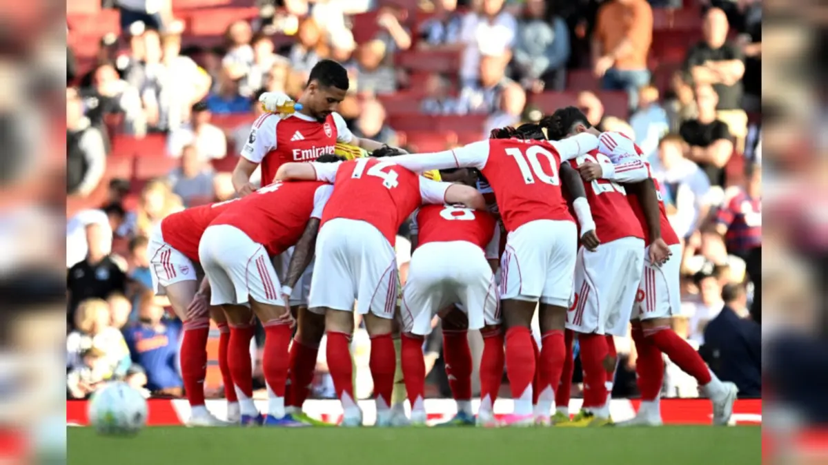 Arsenal masih memimpin klasemen