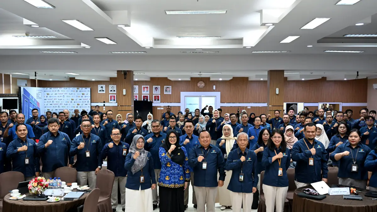 Kabid Statistik Sektoral Diskominfo Sumut Ika Hardina Lubis bersama Kepala BPS Sumut Asim Saputra saat sosialisasi Sensus Ekonomi 2026 dan peluncuran Dashboard Dalian di Kantor BPS Sumut, Medan.