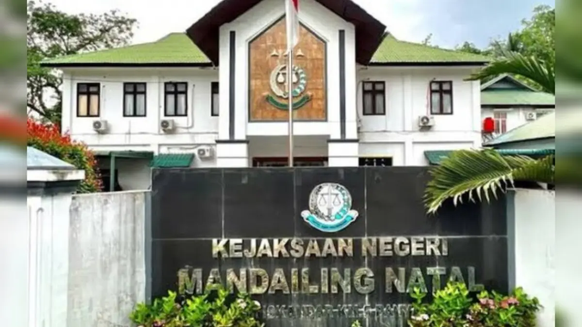 Kantor Kejaksaan Negeri Mandailing Natal yang menangani kasus dugaan korupsi program Smart Village senilai Rp1,7 miliar.