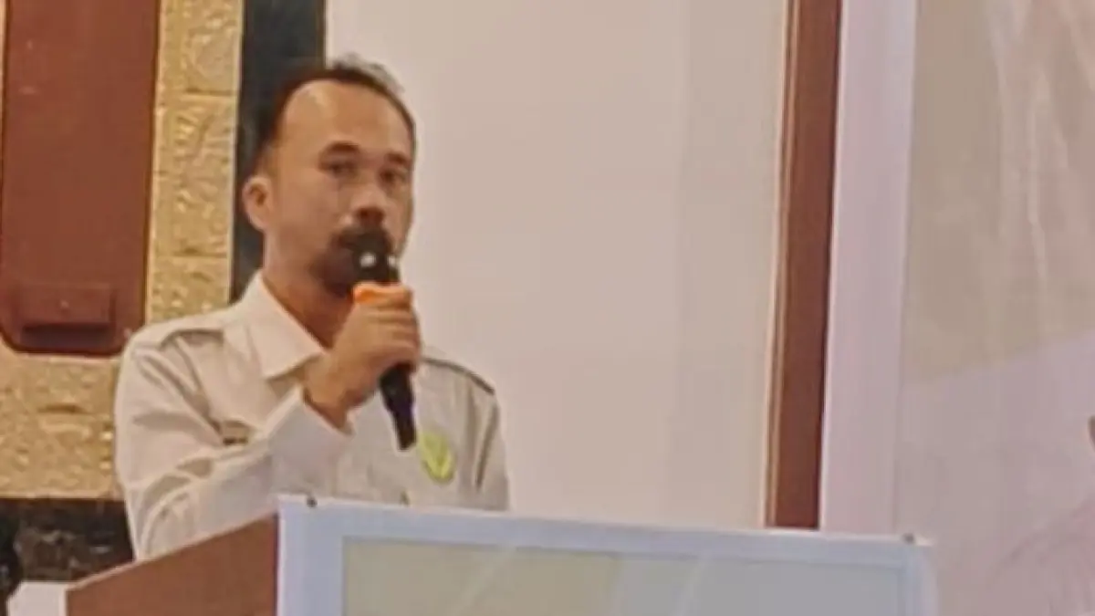 Ketua SMSI Kepulauan Nias, Suarman Telaumbanua Saat Menyampaikan Sambutan di Acara Pelantikan Forwaka Gunungsitoli.