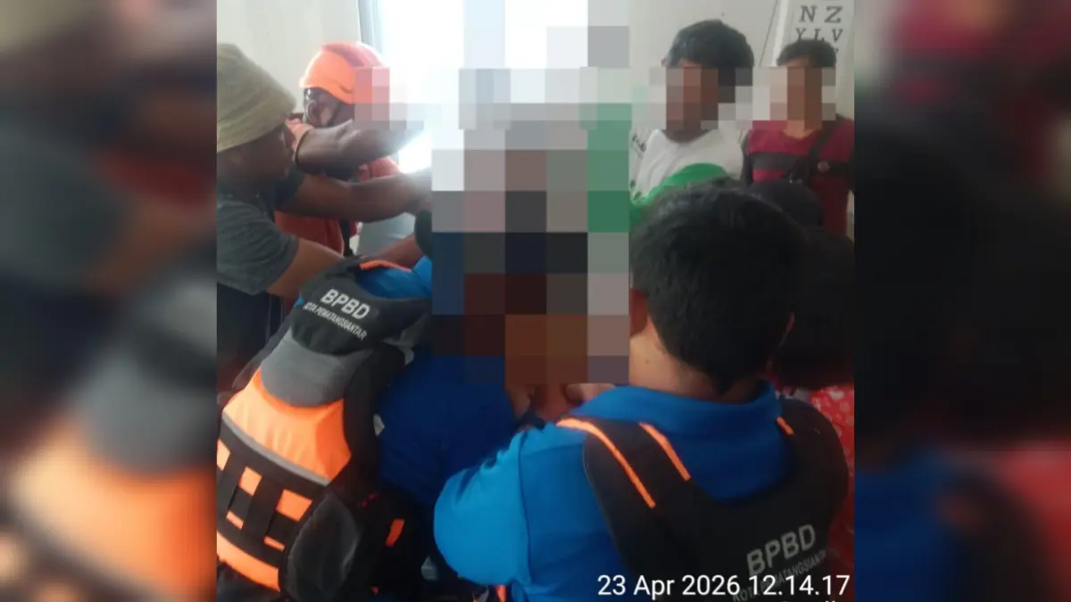 Korban bocah tenggelam saat mendapat penanganan medis sebelum dinyatakan meninggal dunia di Pematangsiantar.