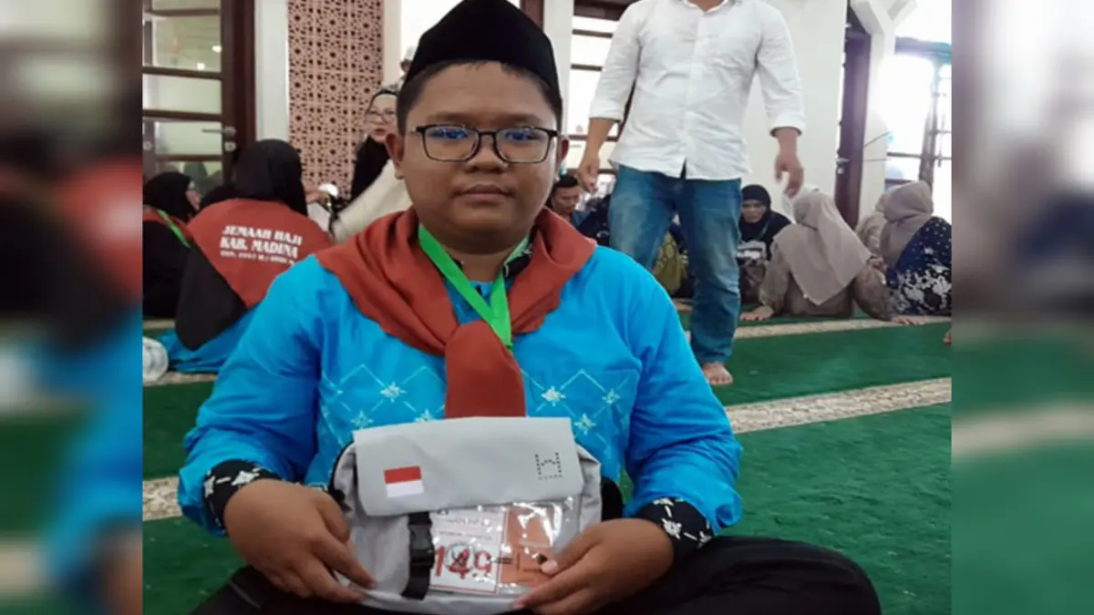 Muhammad Yunus (17), jamaah calon haji termuda asal Mandailing Natal, yang berangkat menggantikan ayahnya bersama sang ibu pada musim haji 2026.